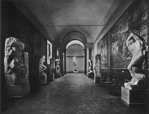 Galleria_dell'accademia,_galleria_degli_arazzi_negli_anni_sessanta - Wikipedia
