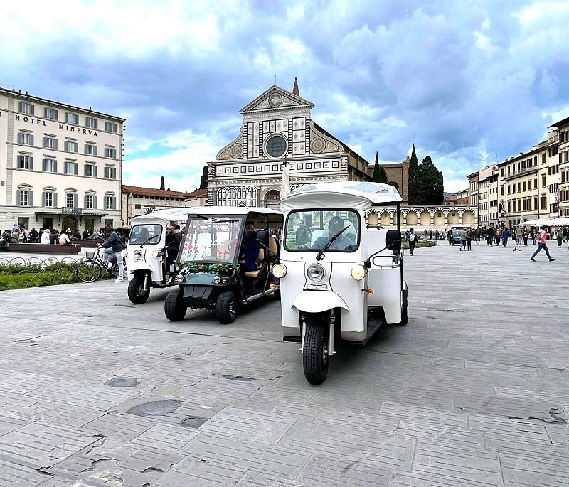 Golf Cart Tour Florence Hills and Michelangelo Square